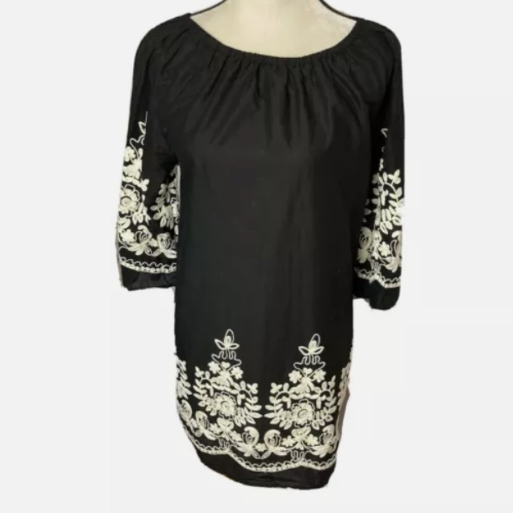 8-23 Studio west Black Tunic Top Shirt off shoulder embroidered Small NWT